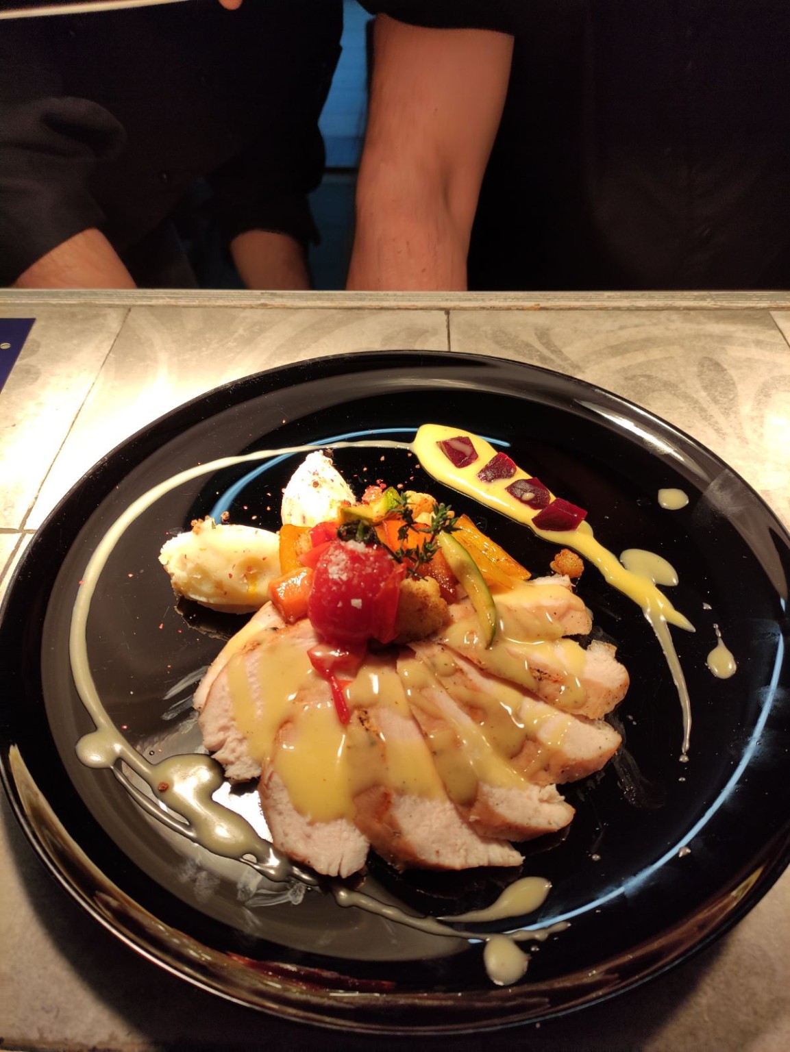 Chicken with refined plating
