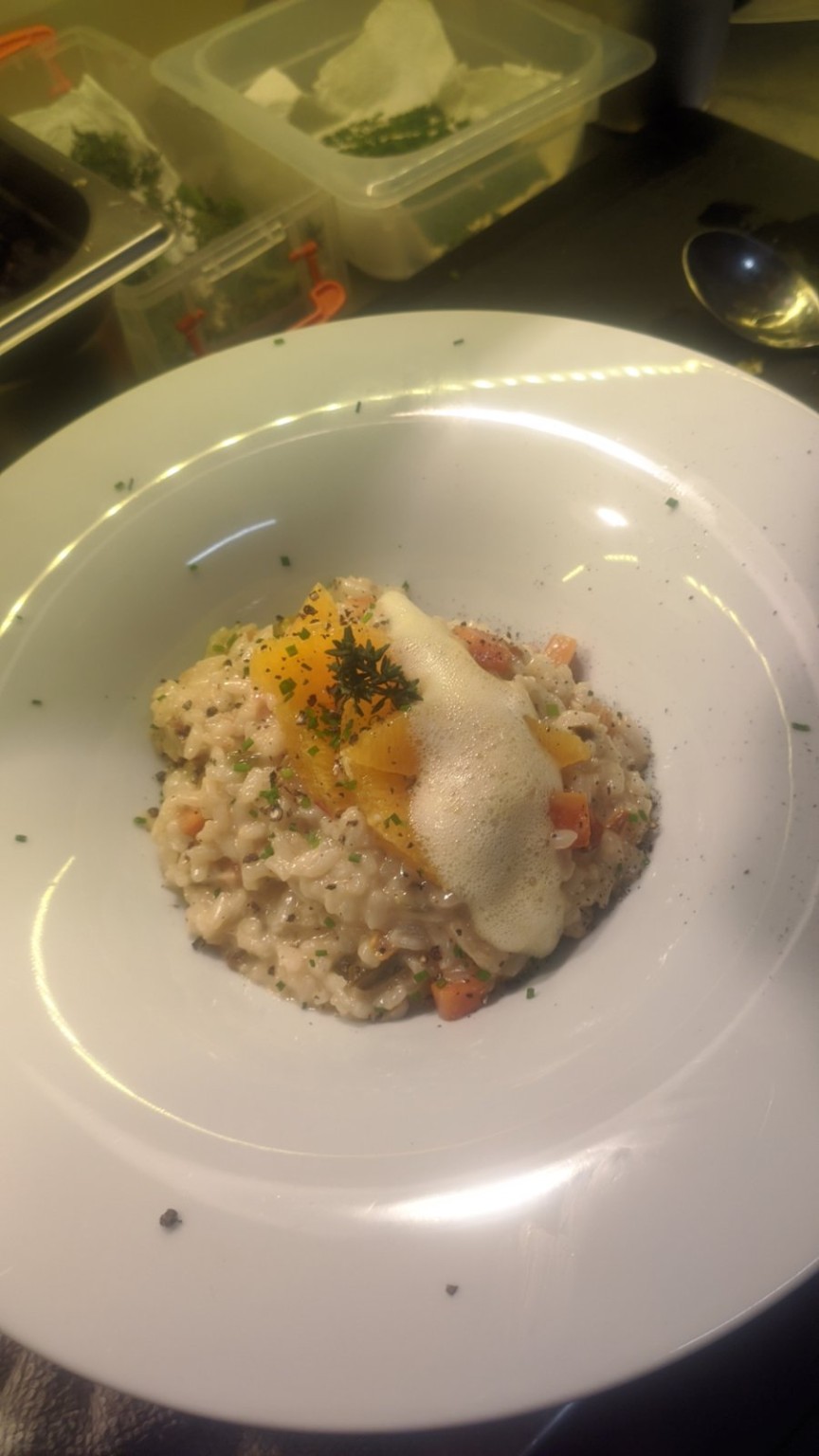 Refined dessert presentation